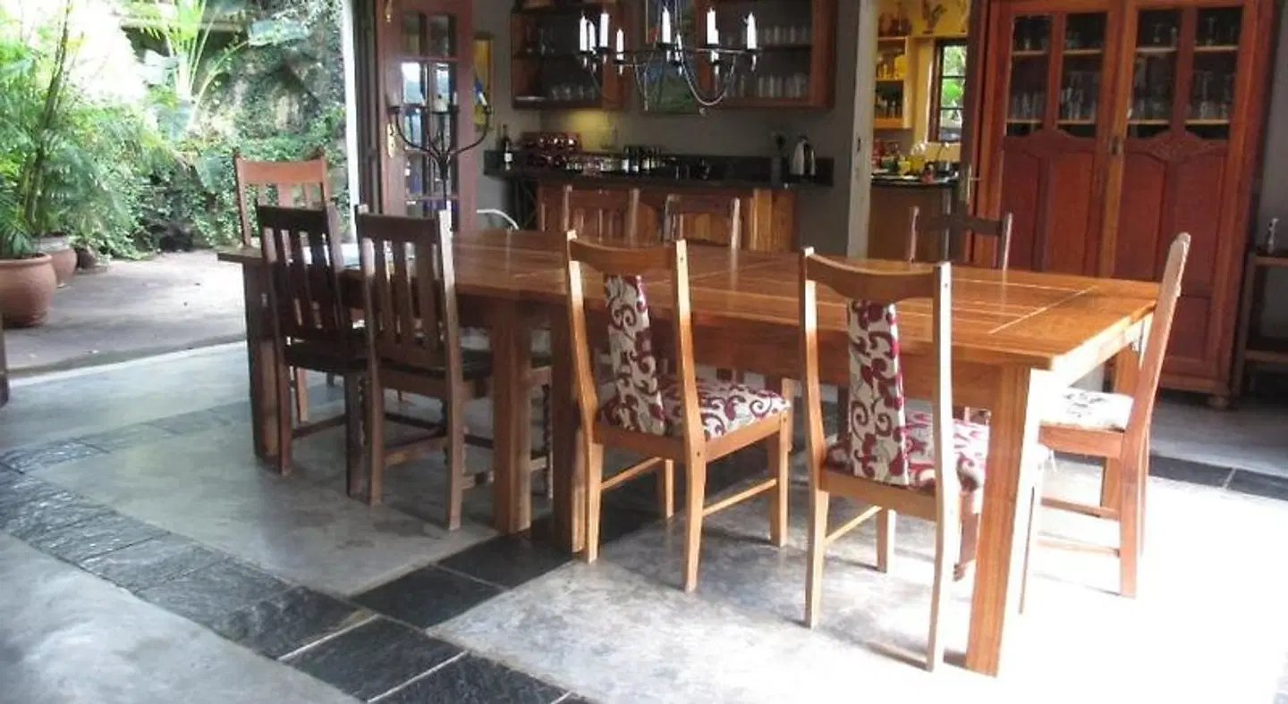 Utopia in Africa Guest Villa Bar