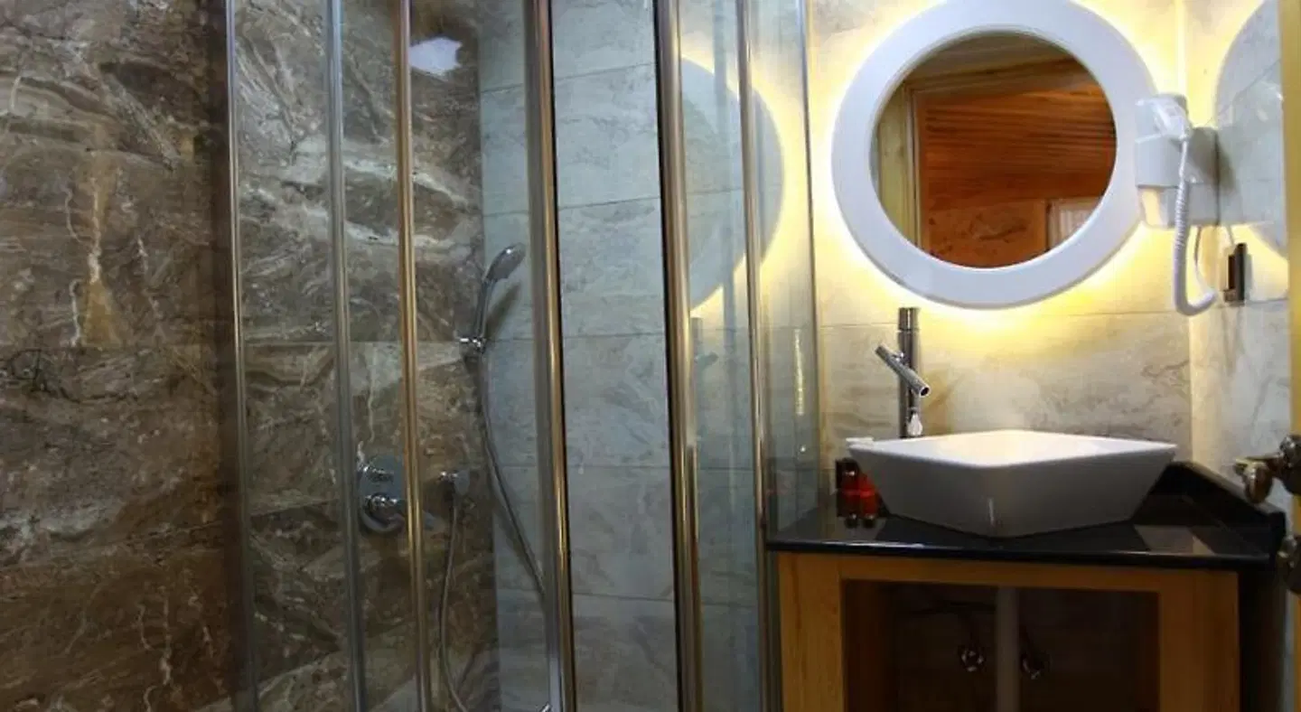 Bacchus Pension Badezimmer