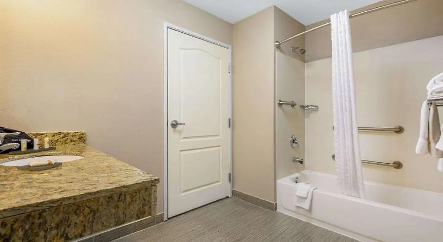 La Quinta Inn & Suites by Wyndham Glendive Badezimmer