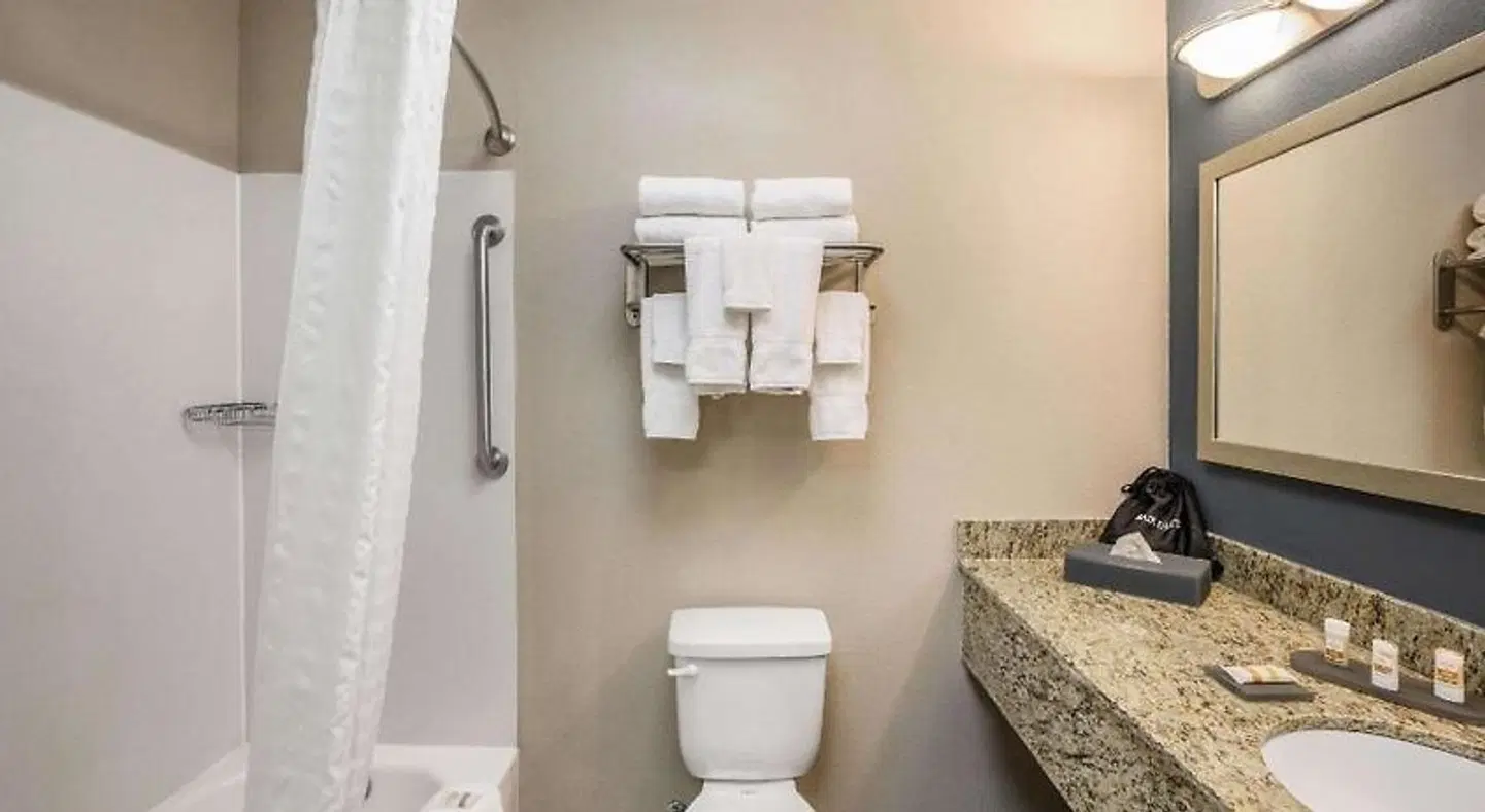La Quinta Inn & Suites by Wyndham Glendive Badezimmer