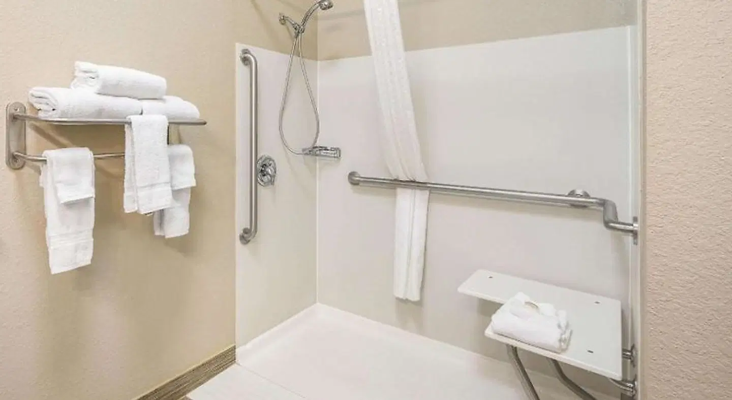 La Quinta Inn & Suites by Wyndham Glendive Badezimmer
