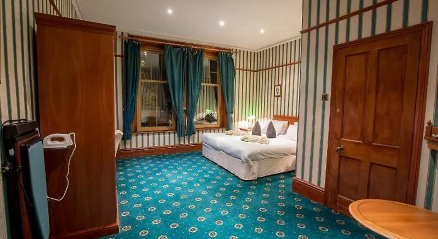 Harefield Manor Hotel ROOM_EXAMPLE