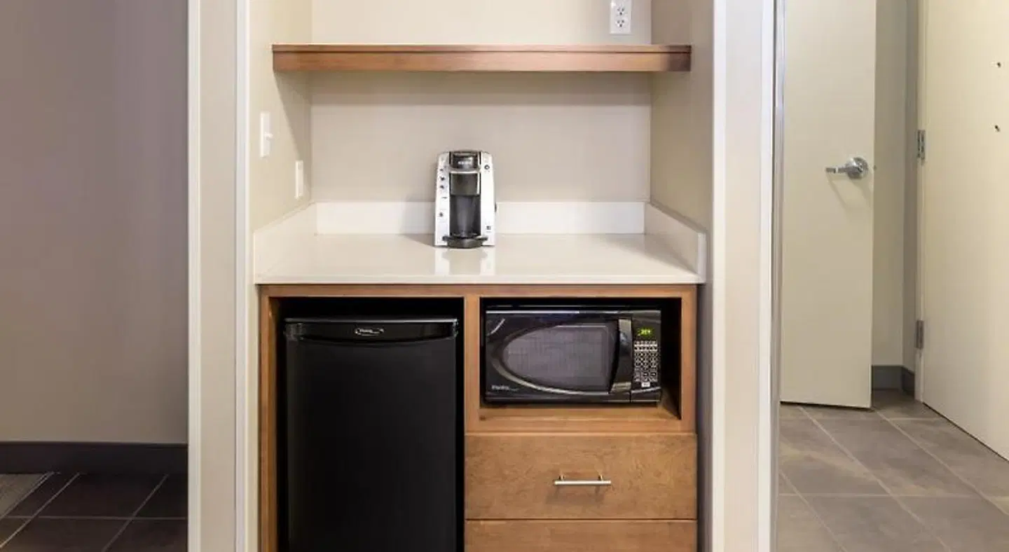 La Quinta Inn & Suites by Wyndham Tulsa Downtown/Route 66 ROOM_EXAMPLE