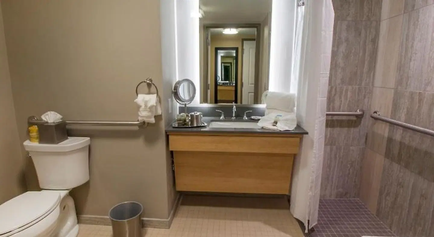 The Hotel Ithaca Badezimmer