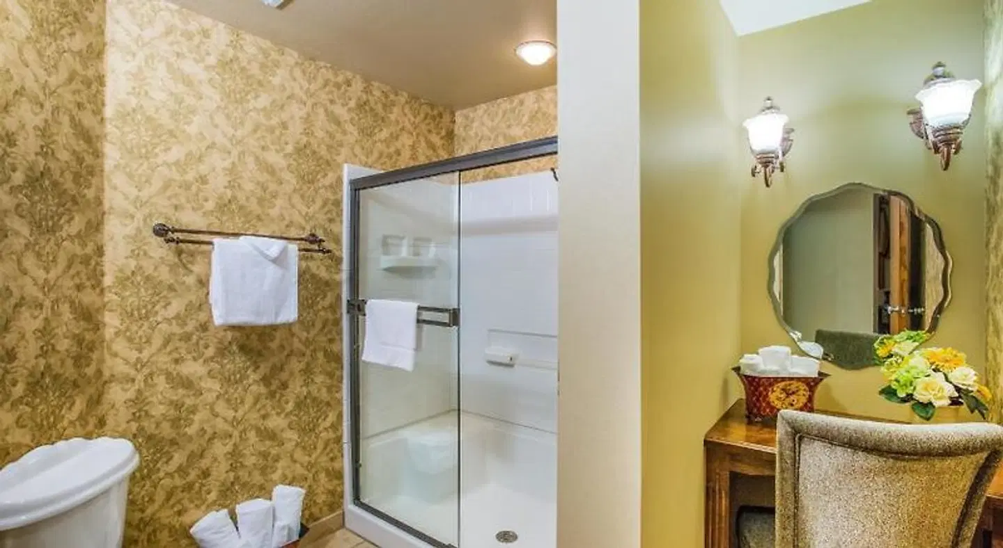 First Gold Hotel Badezimmer