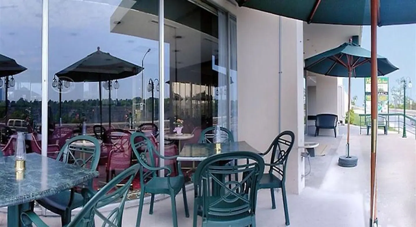 Travelodge by Wyndham Niagara Falls Fallsview Terrasse