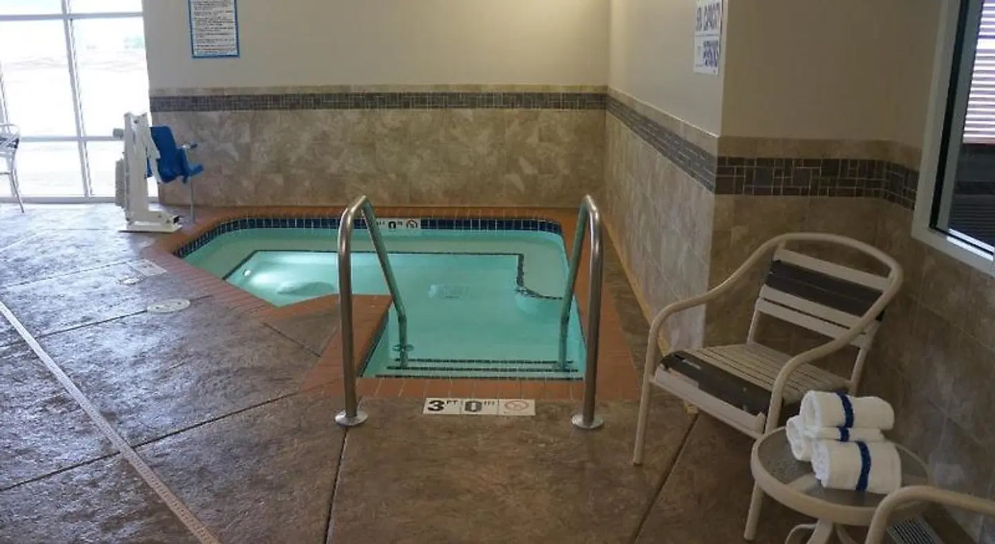 AmericInn by Wyndham Hartford SD ROOM_EXAMPLE