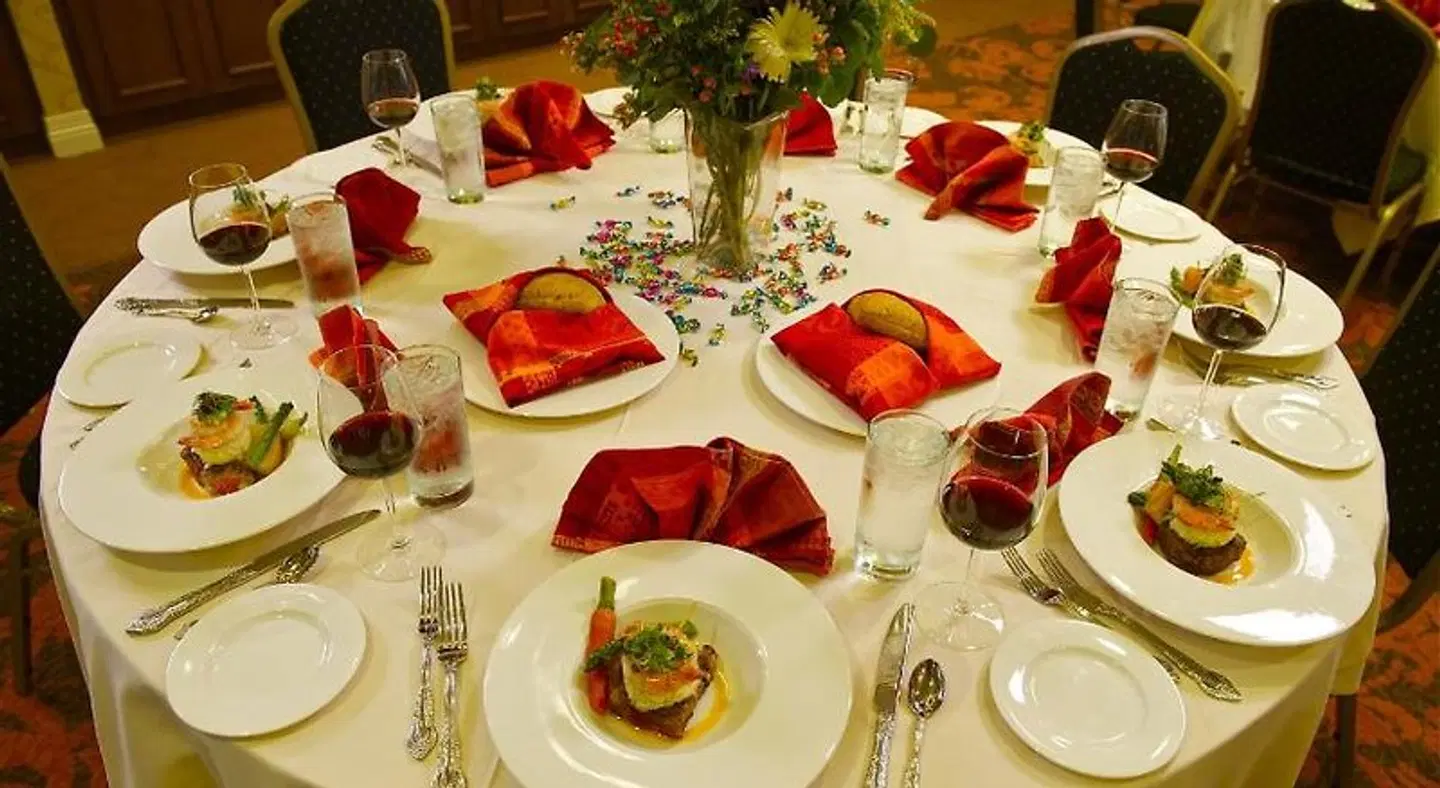 Woolley's Classic Suites Denver Airport Restaurant