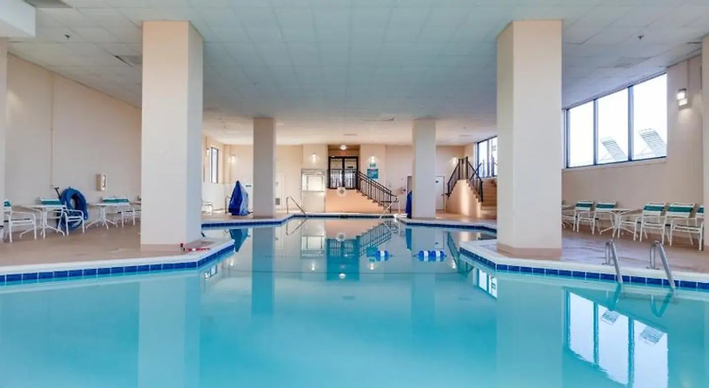 Marigot Beach Suites Hallenbad