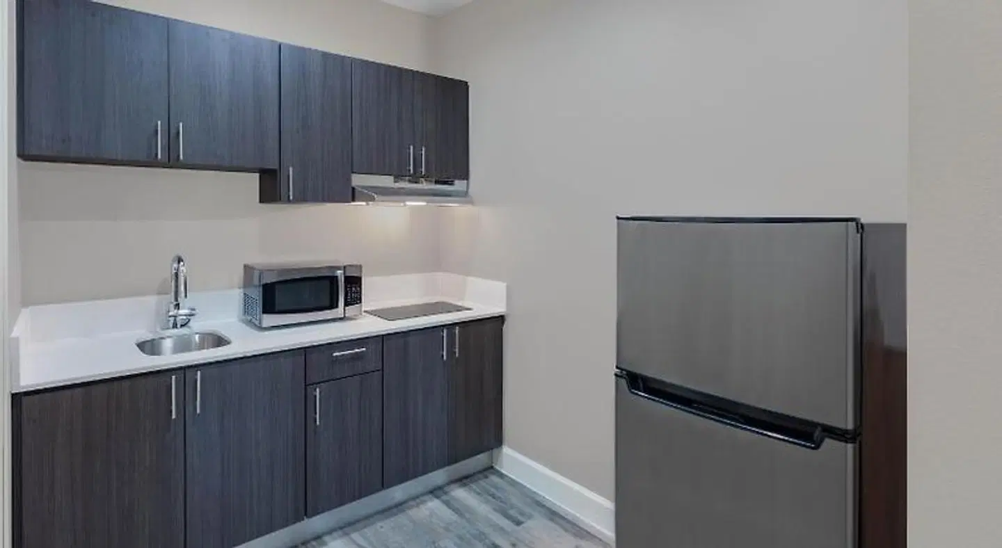 Super 8 by Wyndham Houston NW Beltway 8 Badezimmer