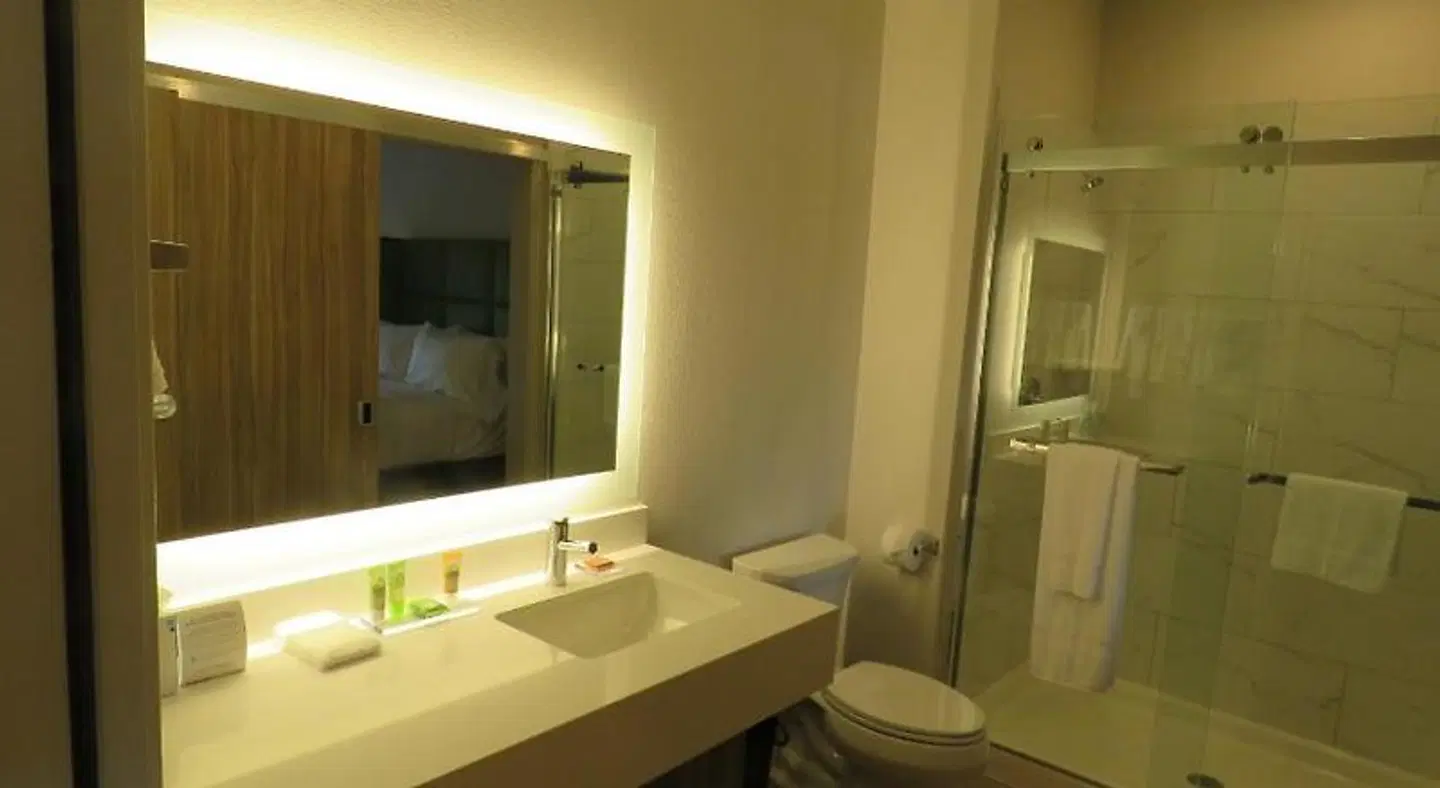 Wyndham Garden College Station Badezimmer