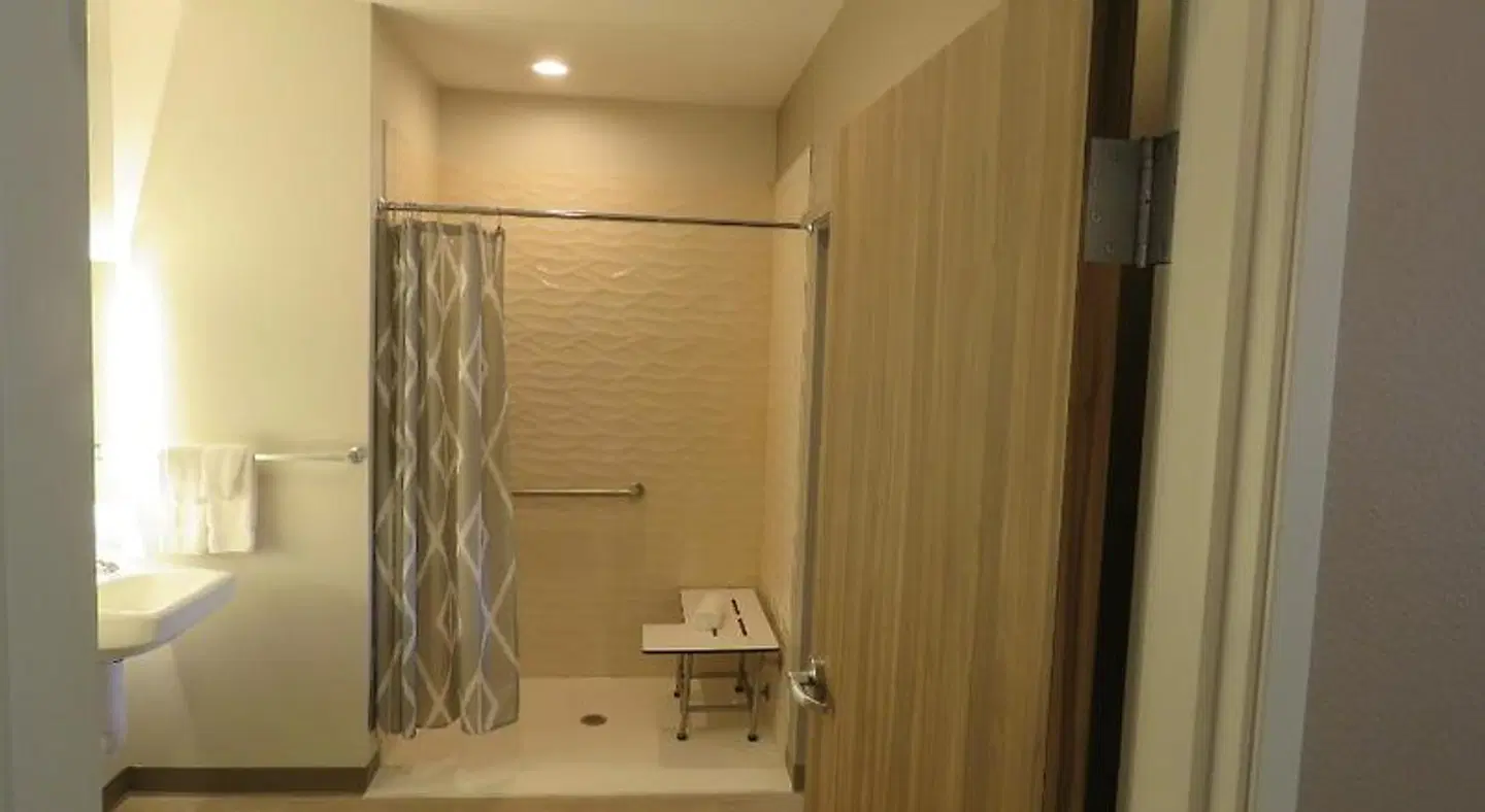 Wyndham Garden College Station Badezimmer