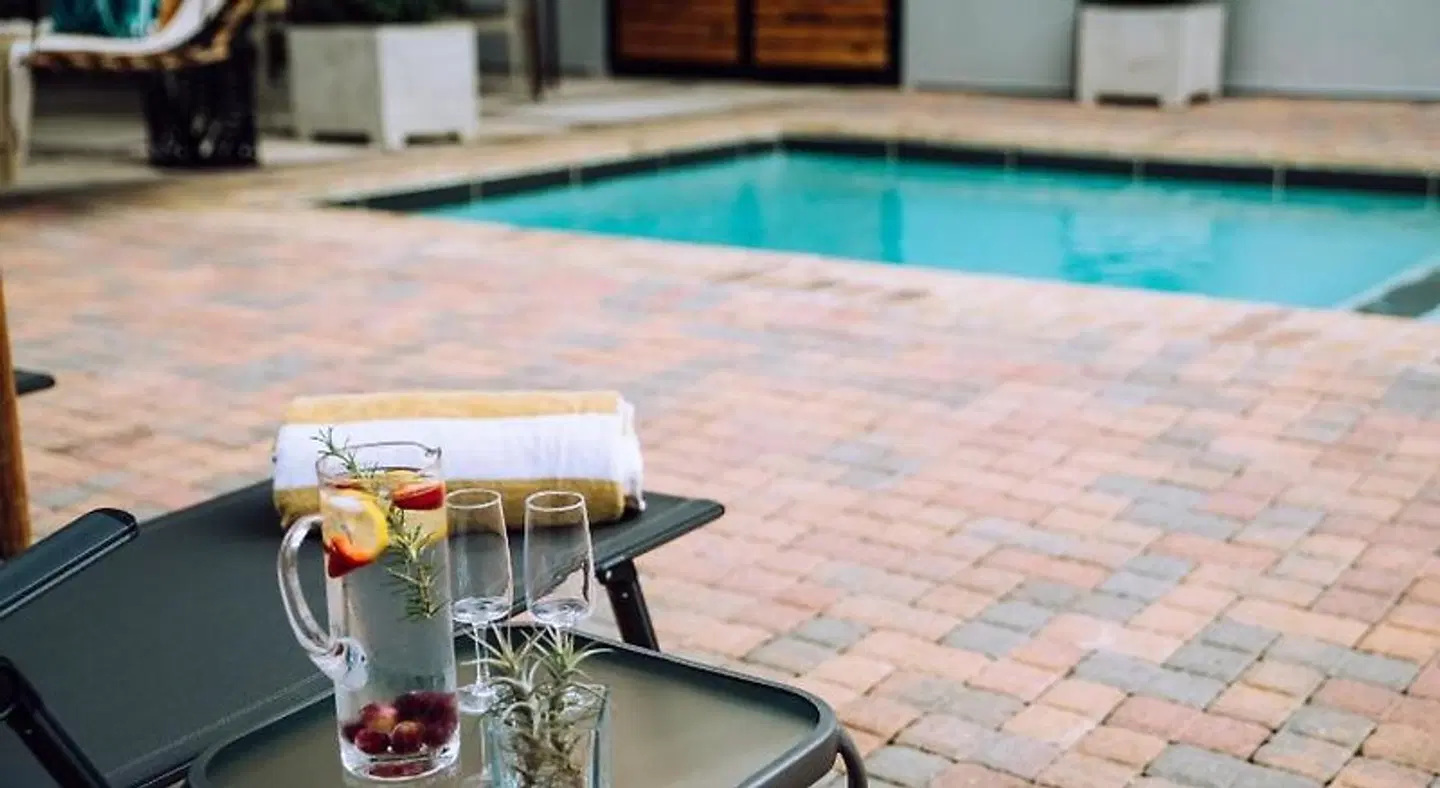 Execustay OUTDOOR_POOL