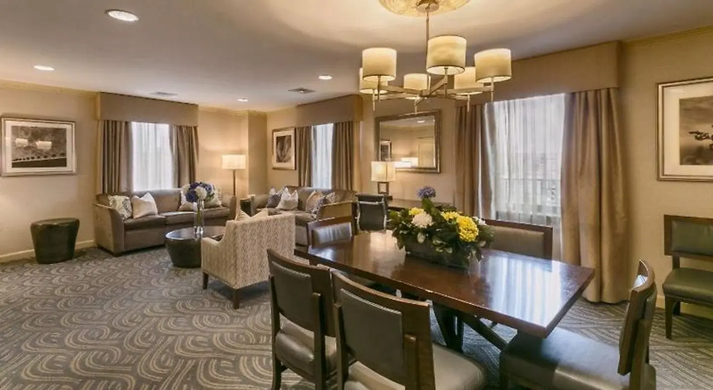 Best Western Robert Treat Bar