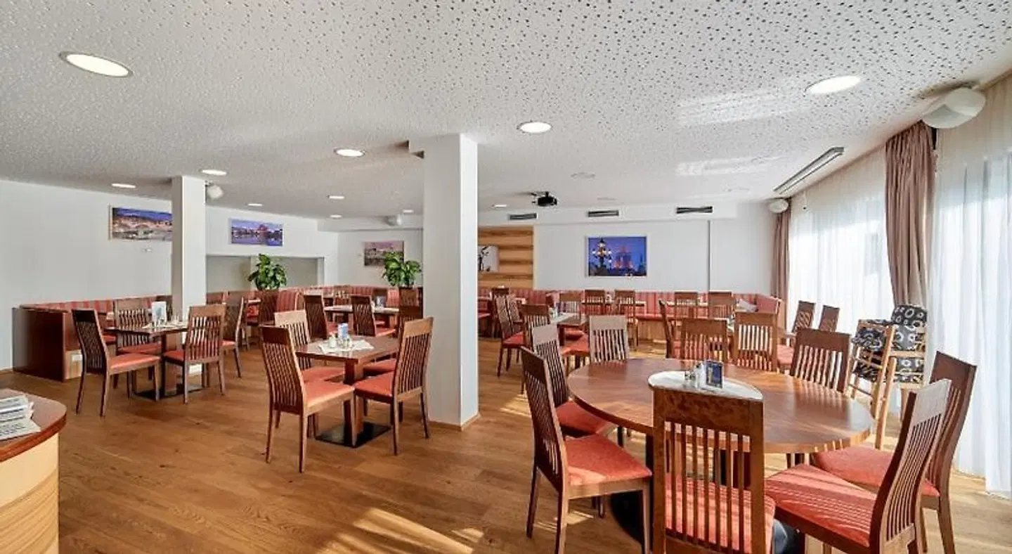 Strasser Bar