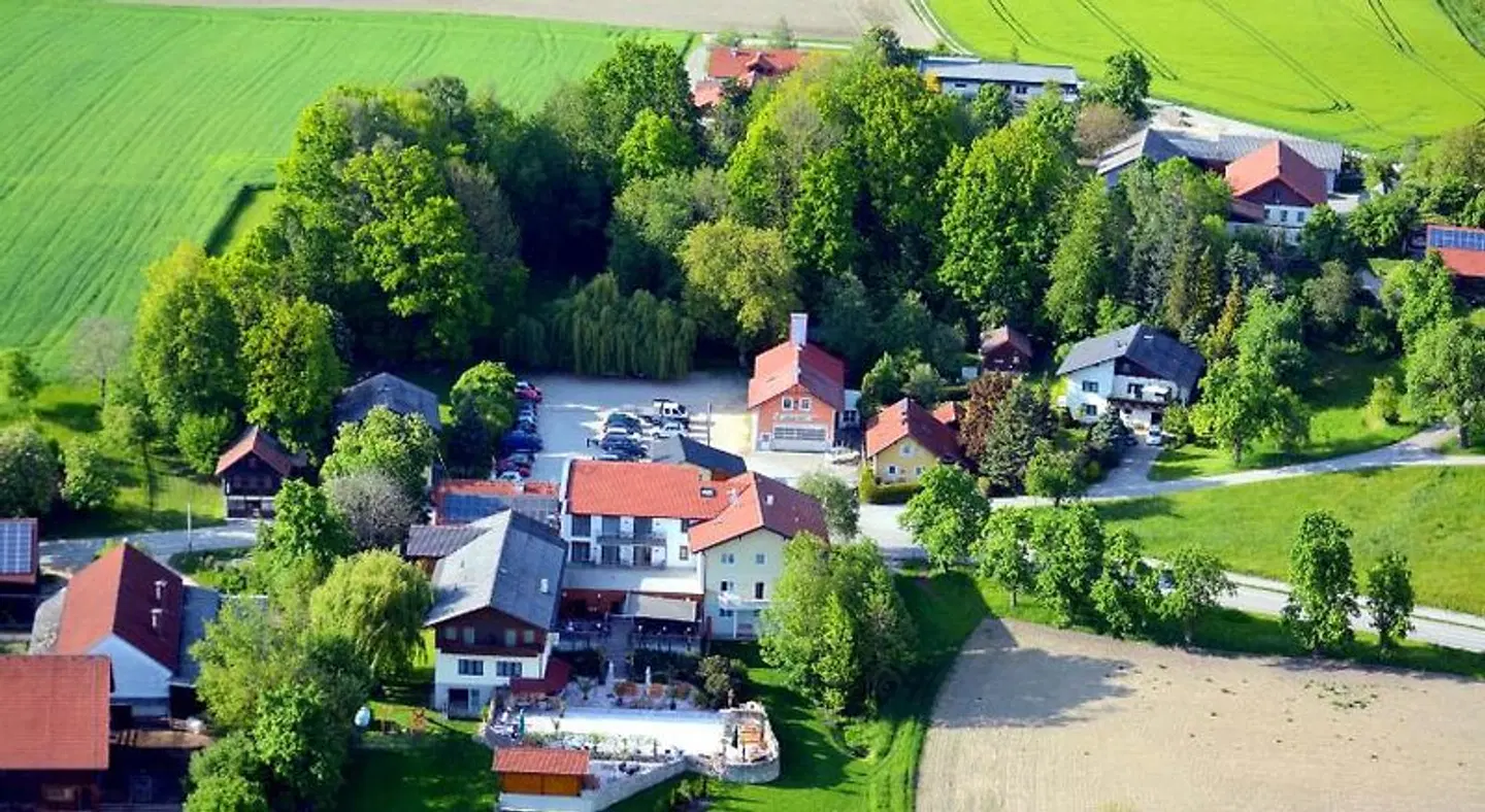 Strasser EXTERIOR