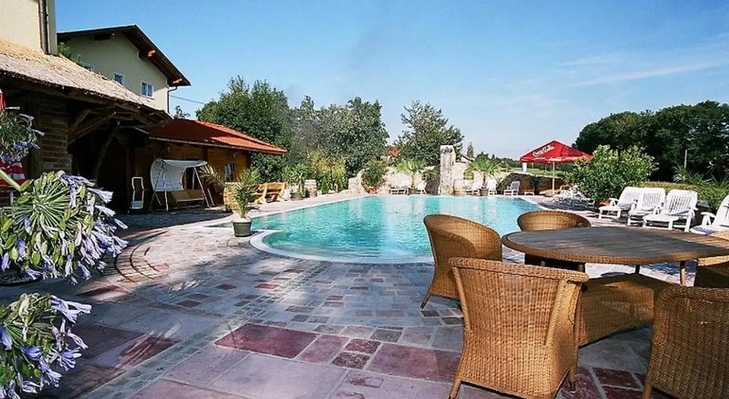 Strasser OUTDOOR_POOL