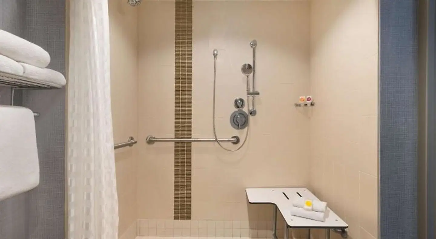 Hyatt Place Chicago Schaumburg Badezimmer