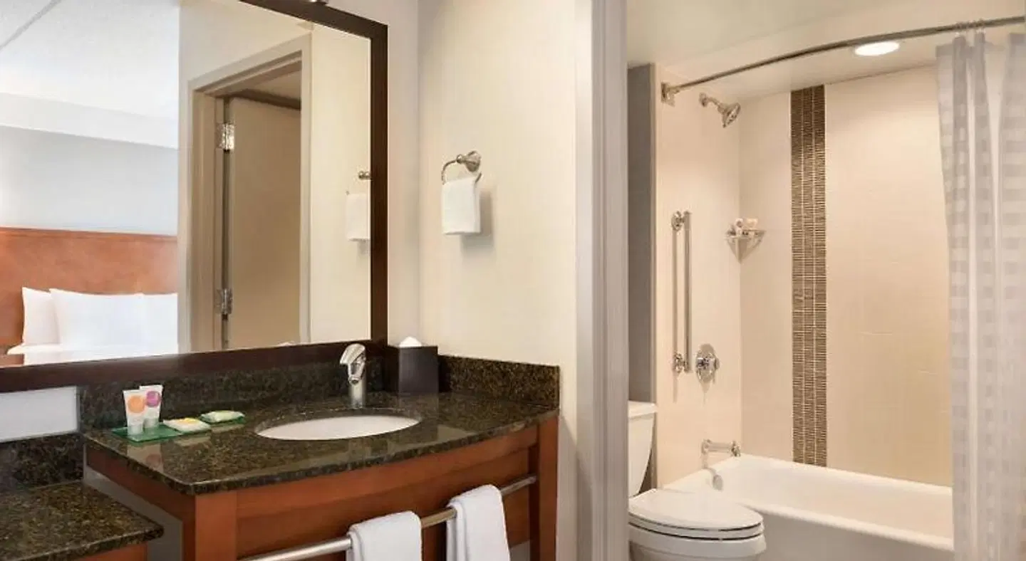 Hyatt Place Chicago Schaumburg Badezimmer