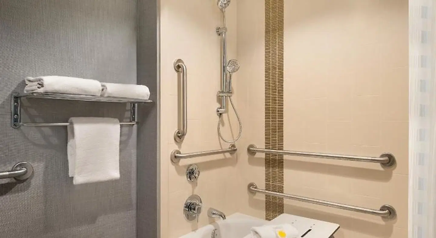 Hyatt Place Chicago Schaumburg Badezimmer