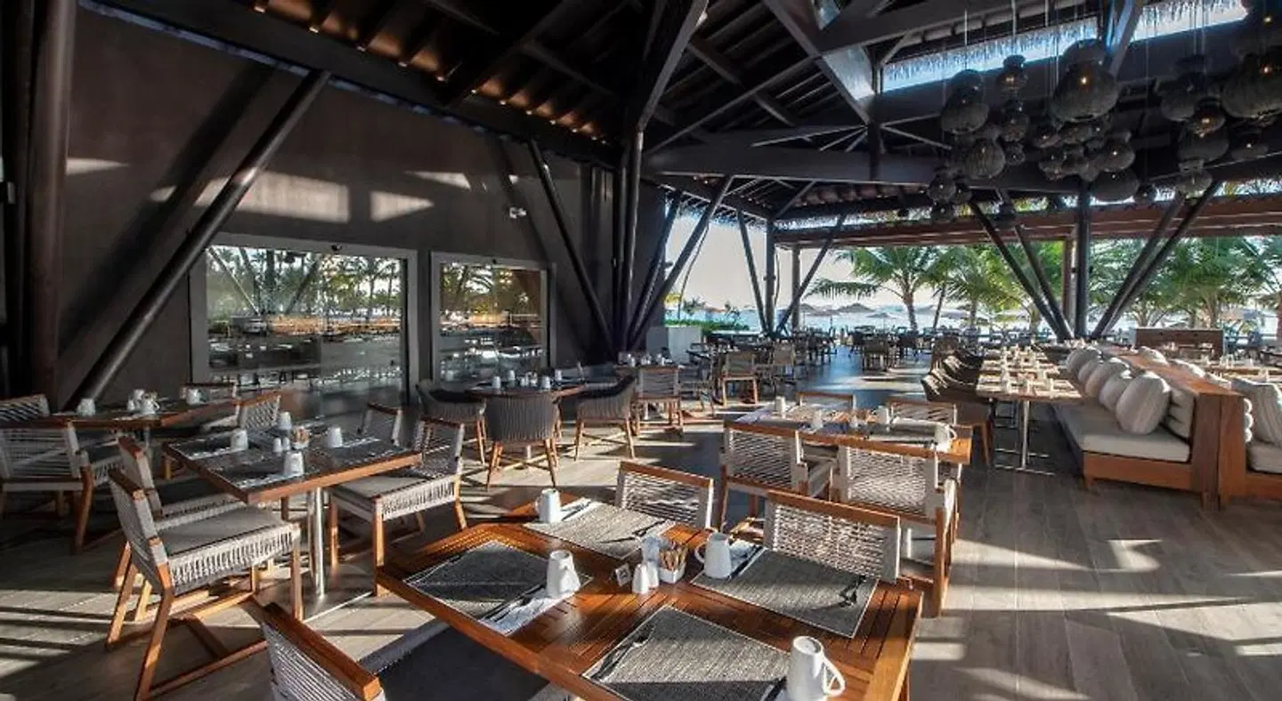 Unique Club At Lopesan Costa Bavaro Restaurant