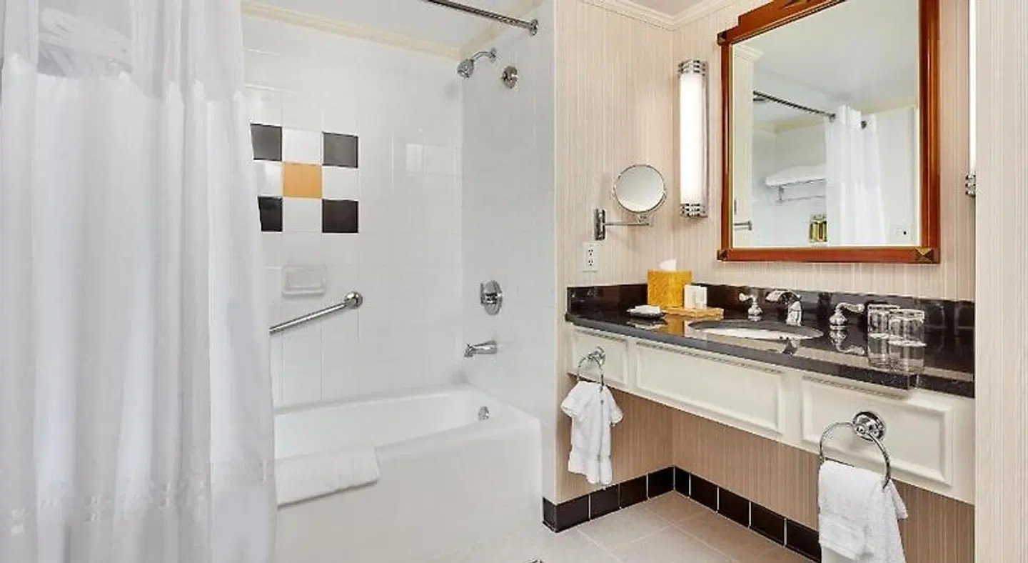 Orchard Hotel Badezimmer