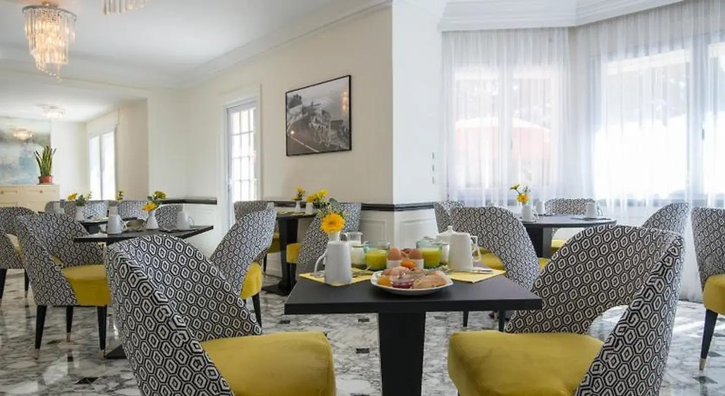 Carlton ROOM_EXAMPLE