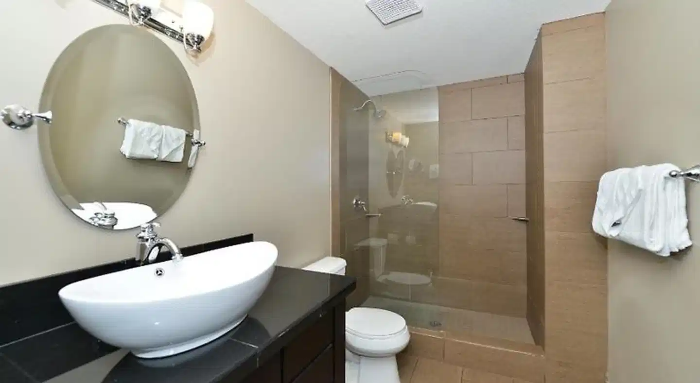 Prestige Hotel Vernon Badezimmer