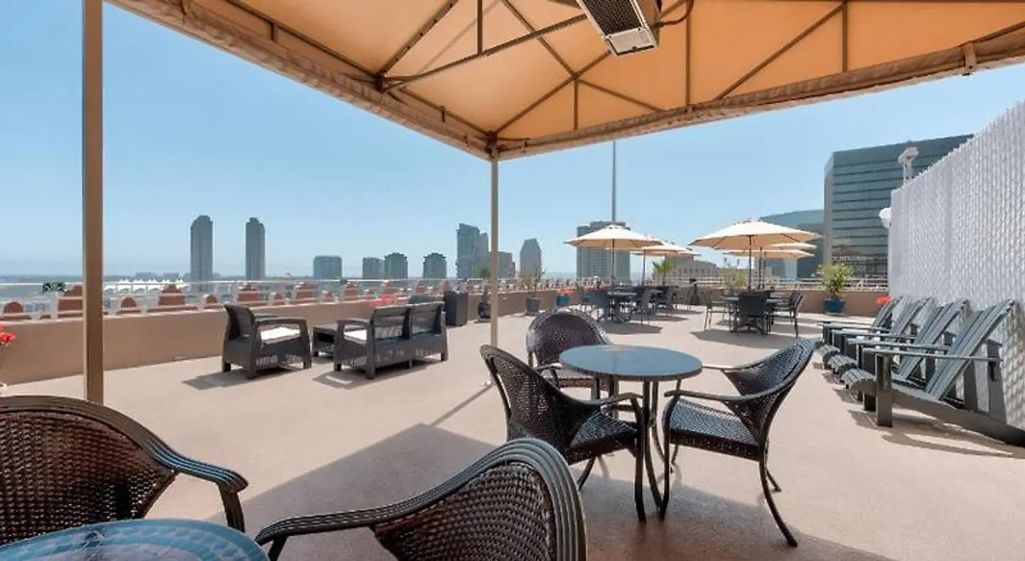 Gaslamp Plaza Suites Terrasse