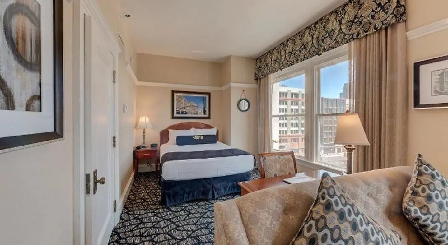 Gaslamp Plaza Suites ROOM_EXAMPLE