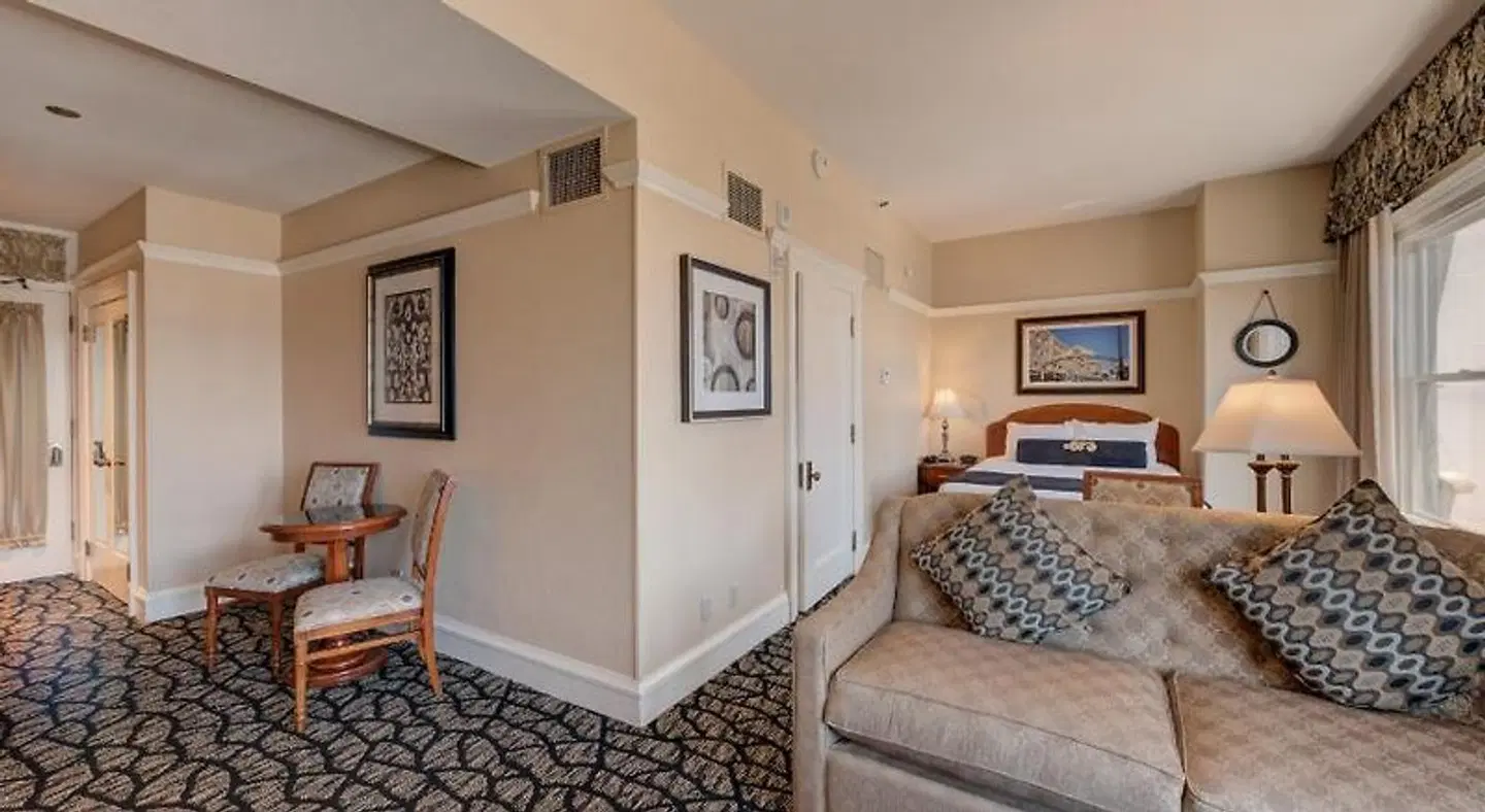 Gaslamp Plaza Suites ROOM_EXAMPLE