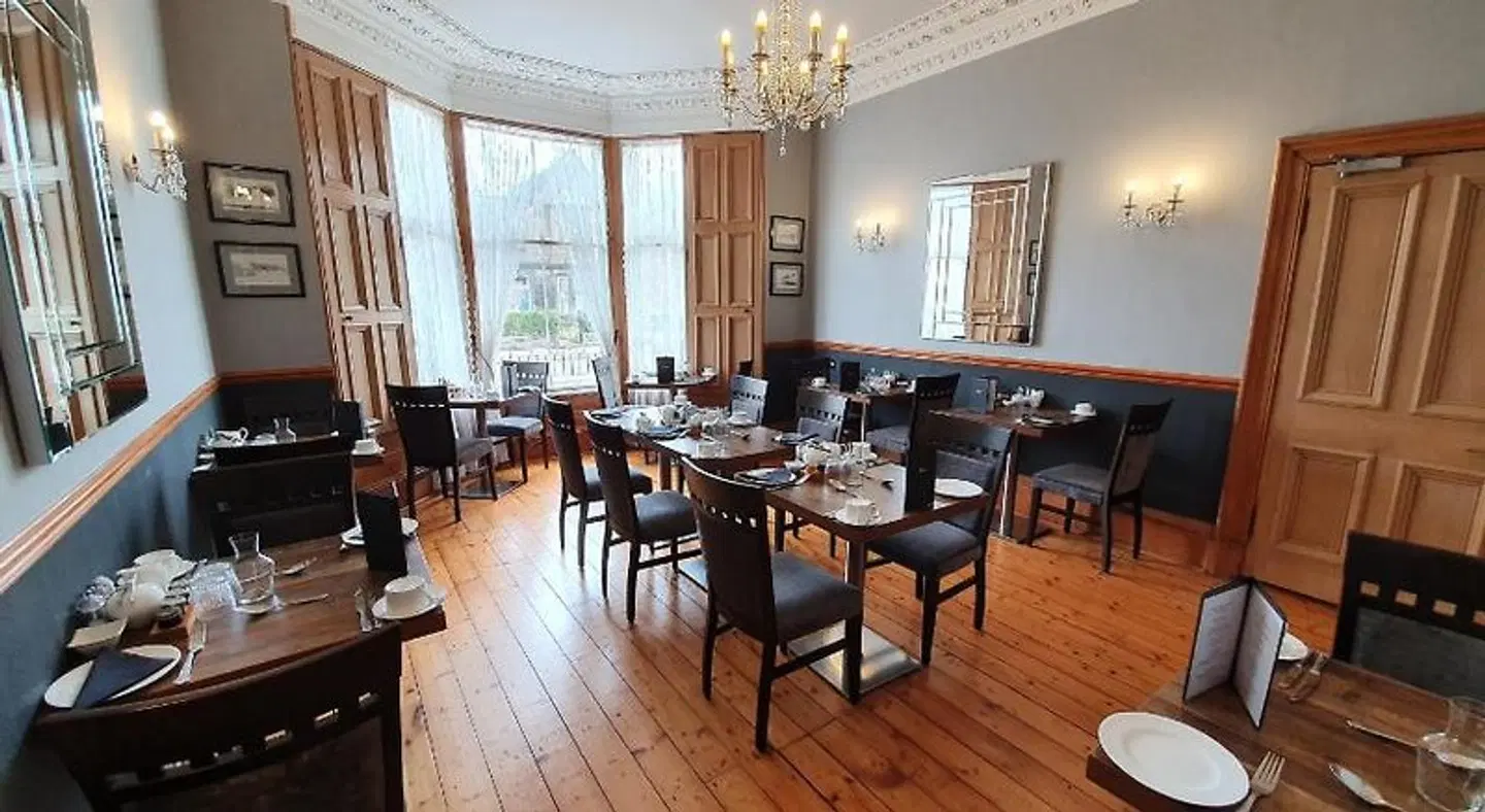 Lauderville Guest House Restaurant