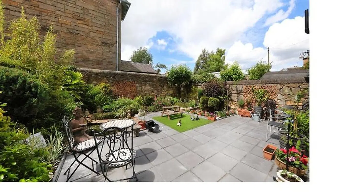 Lauderville Guest House Garten