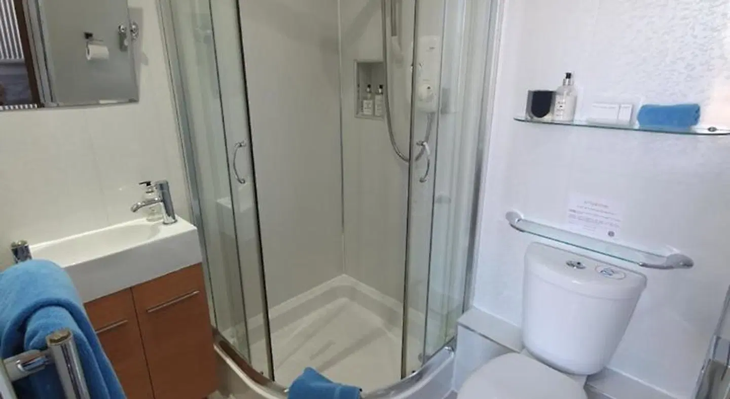 Lauderville Guest House Badezimmer