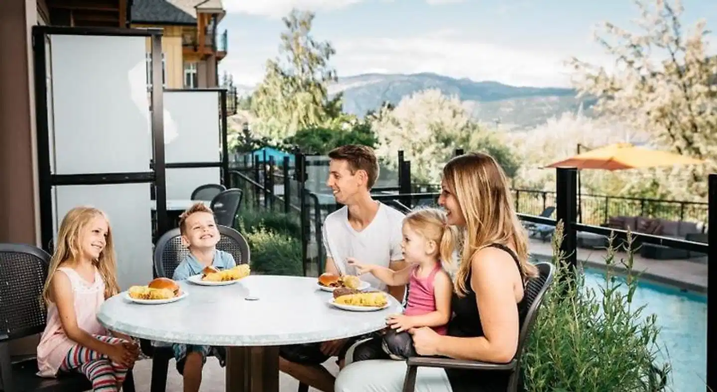 Summerland Waterfront Resort & Spa Personen