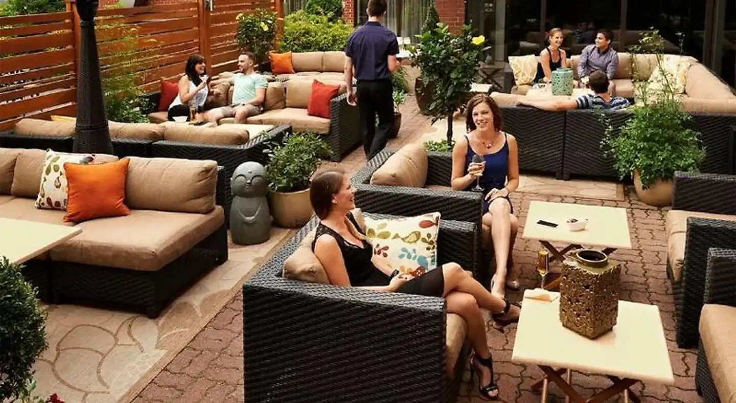 The Prince George Hotel Terrasse