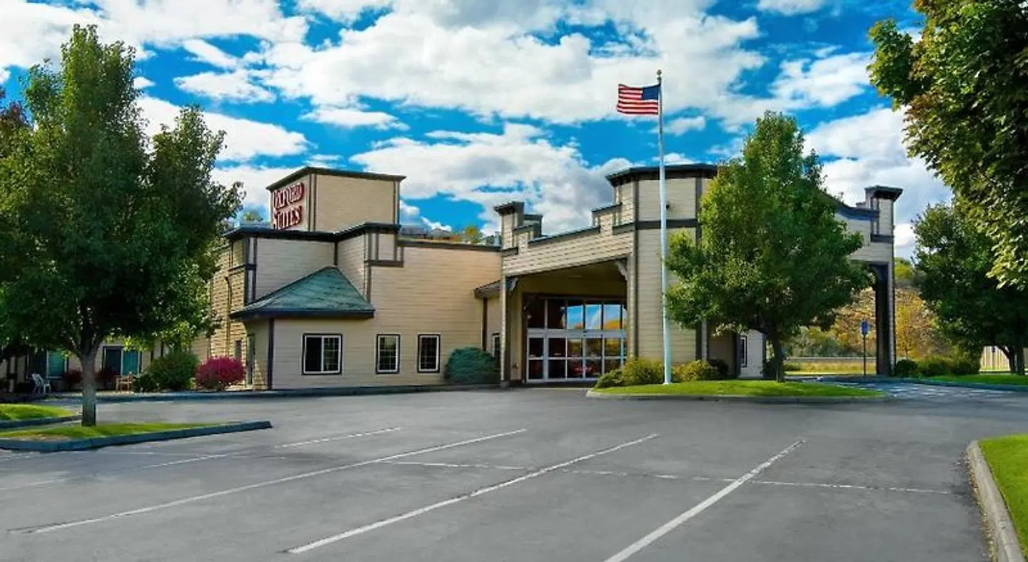 Oxford Suites Pendleton EXTERIOR