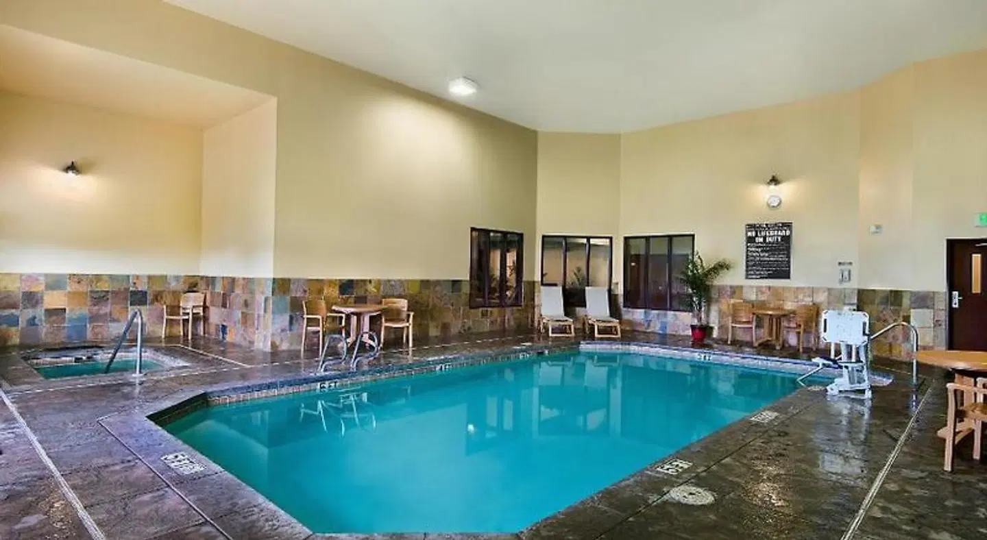 Oxford Suites Pendleton Hallenbad