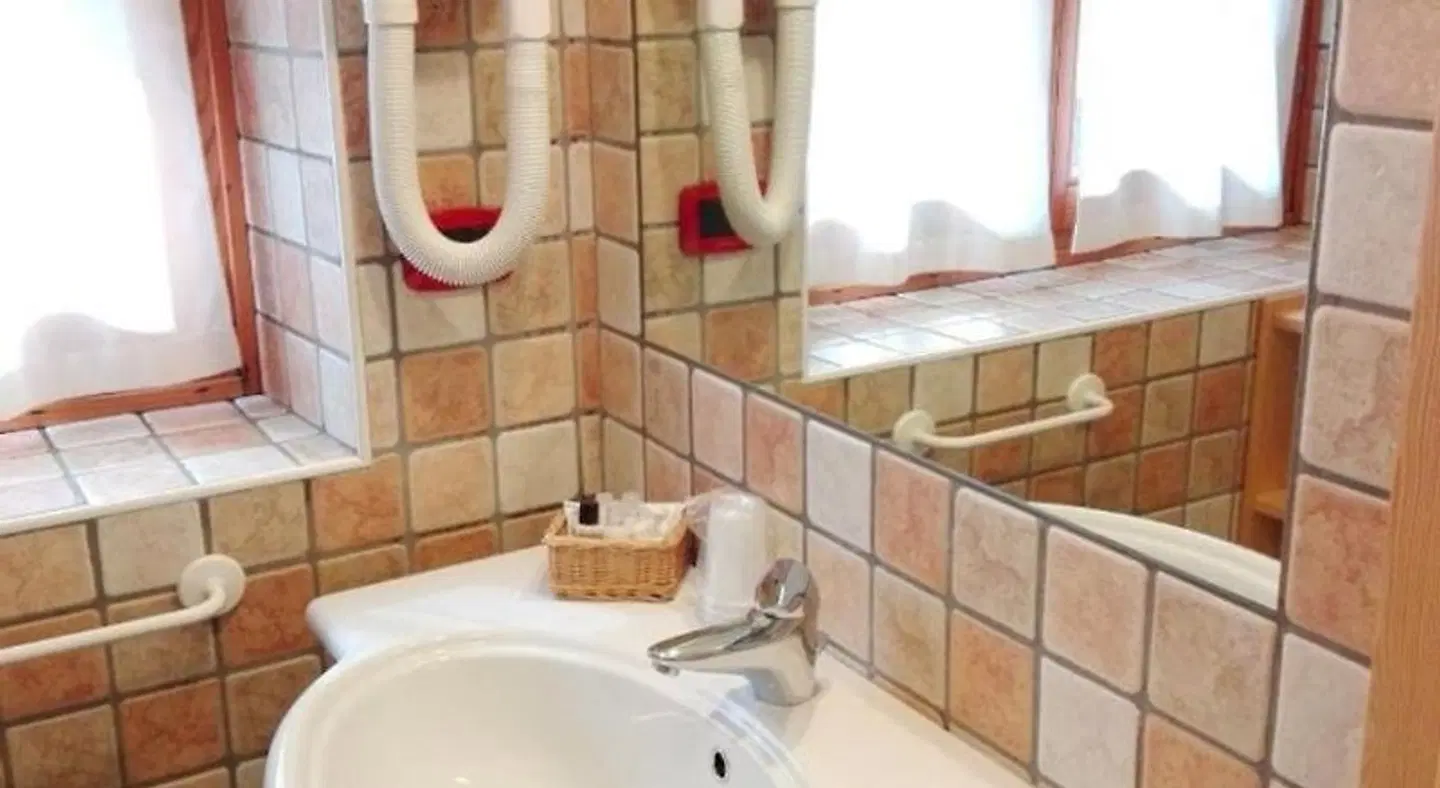 Hotel Dal Bracconiere Badezimmer