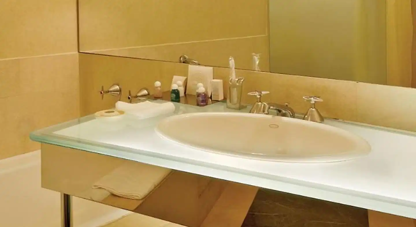 Millennium Premier New York Times Square Badezimmer