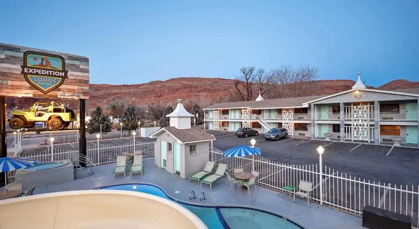 Expedition Lodge EXTERIOR