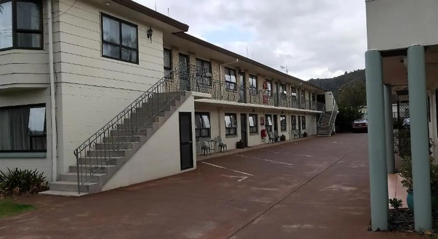 Cypress Court Motel EXTERIOR