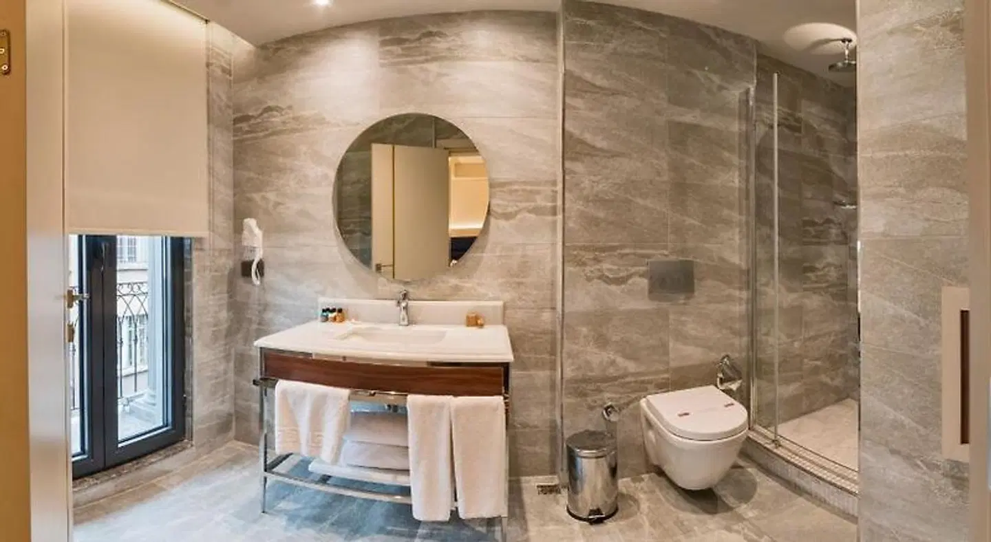 Golden Royal Hotel Badezimmer