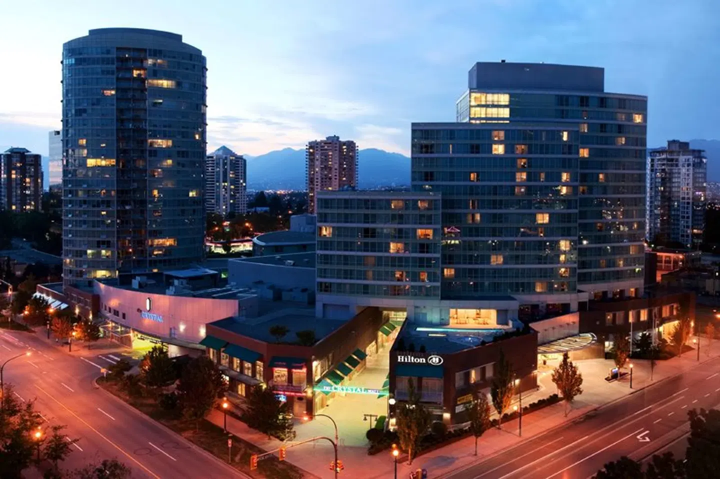 Hilton Vancouver Metrotown EXTERIOR