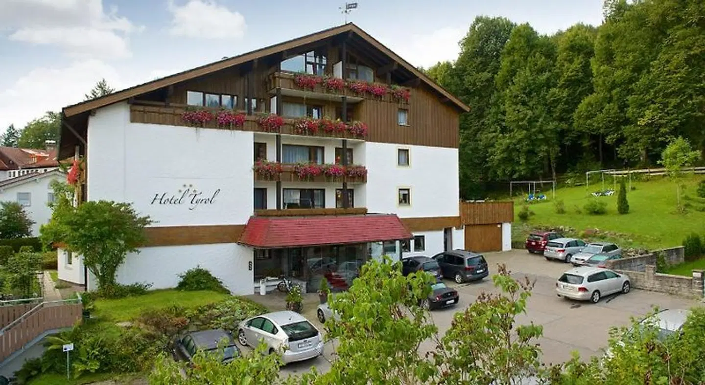 Tyrol Hotel EXTERIOR