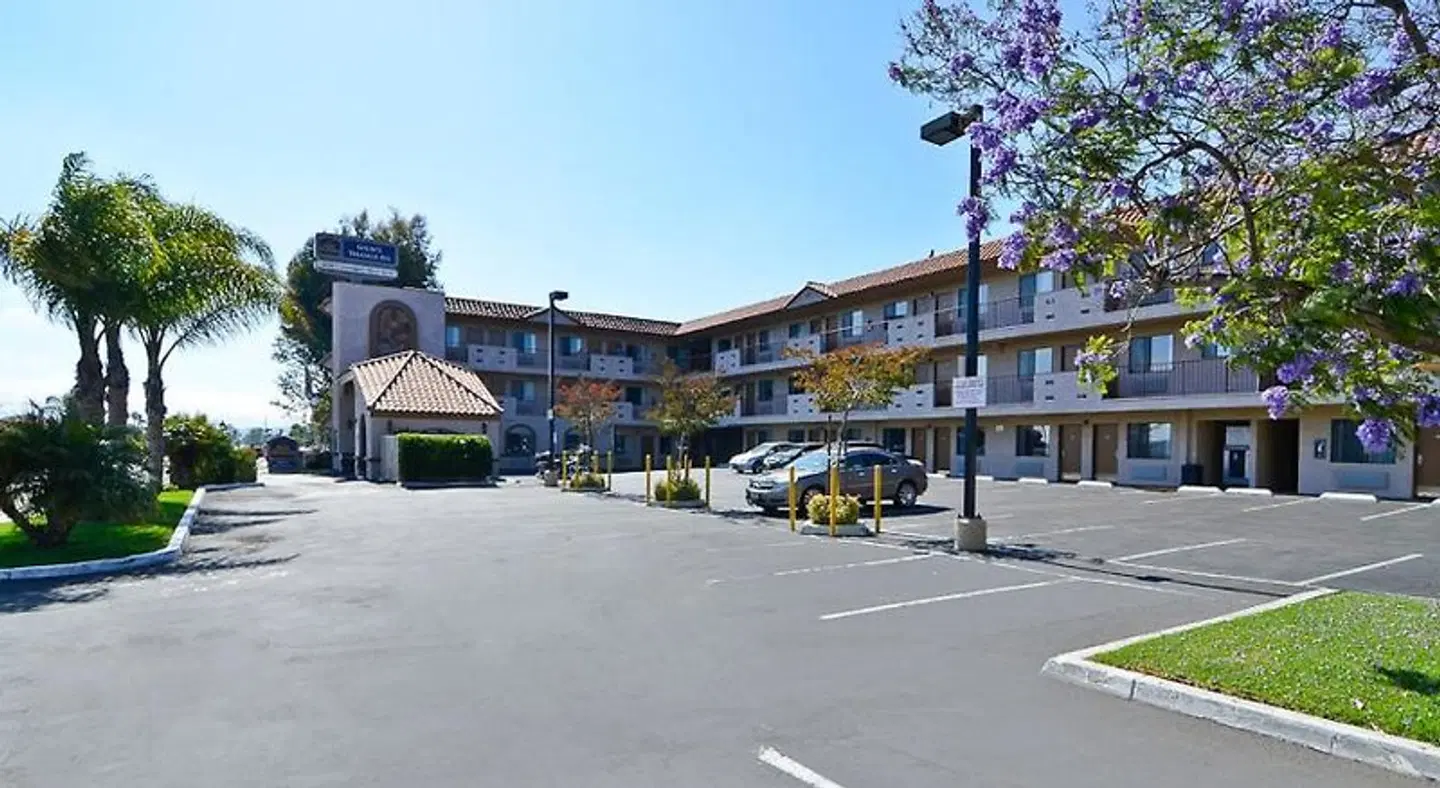 Pleasant Inn EXTERIOR