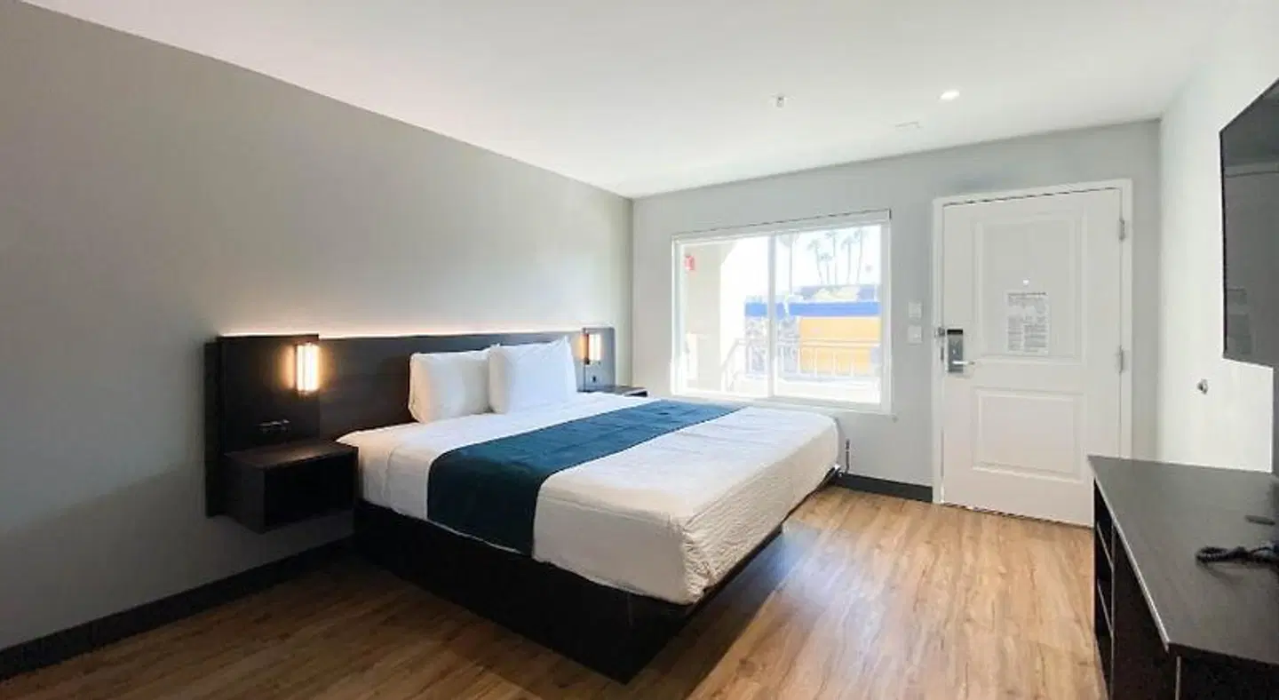 Studio 6 Suites - Stockton, CA - Waterfront ROOM_EXAMPLE