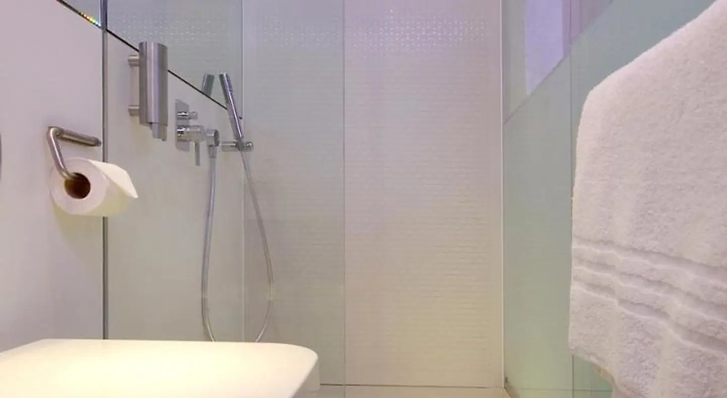 YOTELAIR Amsterdam Schiphol Transit Hotel Badezimmer