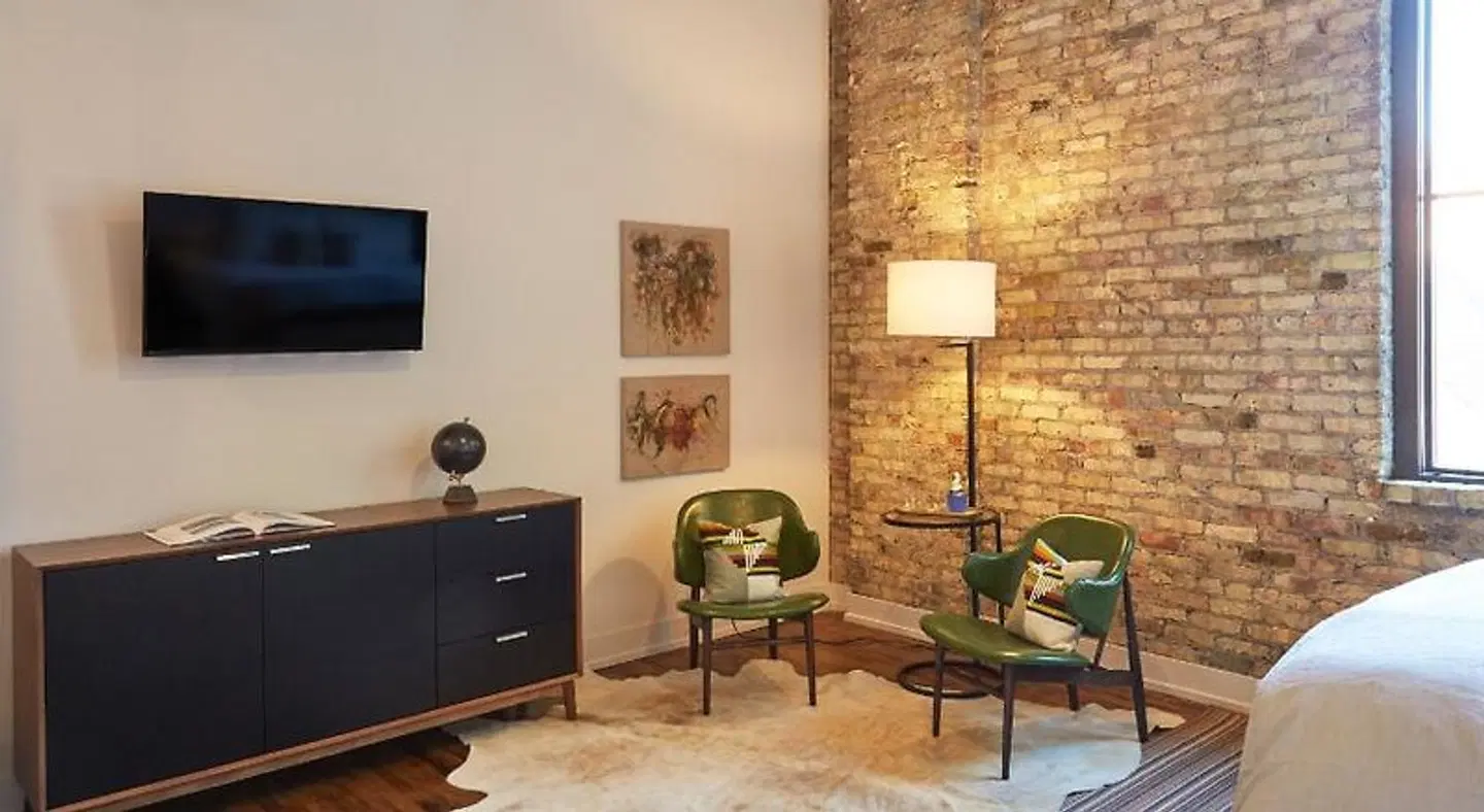 Kinn Guesthouse MKE ROOM_EXAMPLE