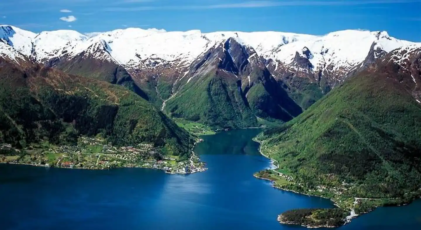 Dragsvik Fjordhotel Landschaft